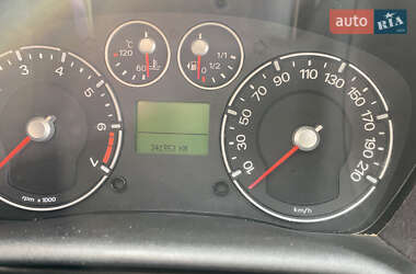 Хэтчбек Ford Fusion 2005 в 