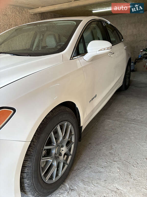 Седан Ford Fusion 2016 в Тернівці