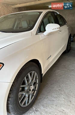 Седан Ford Fusion 2016 в 