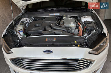 Седан Ford Fusion 2016 в 