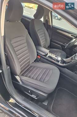 Седан Ford Fusion 2017 в 