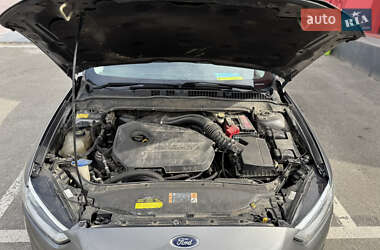 Седан Ford Fusion 2013 в 
