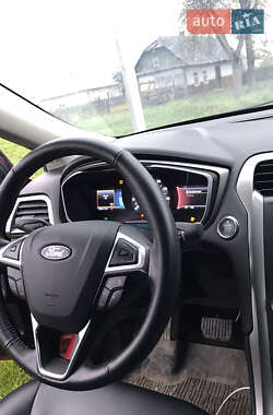 Седан Ford Fusion 2016 в 