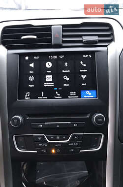 Седан Ford Fusion 2016 в 
