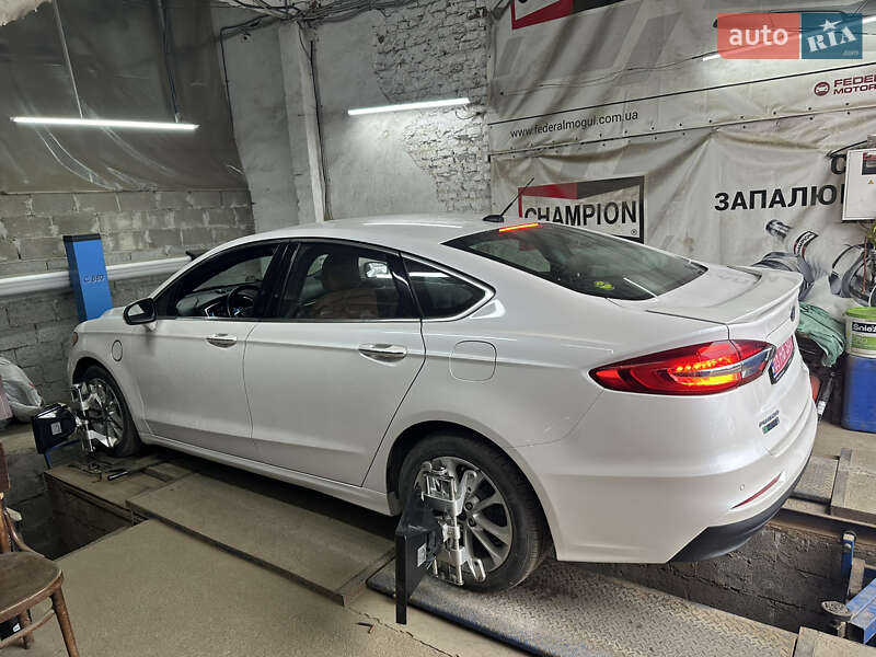 Седан Ford Fusion 2018 в Львове
