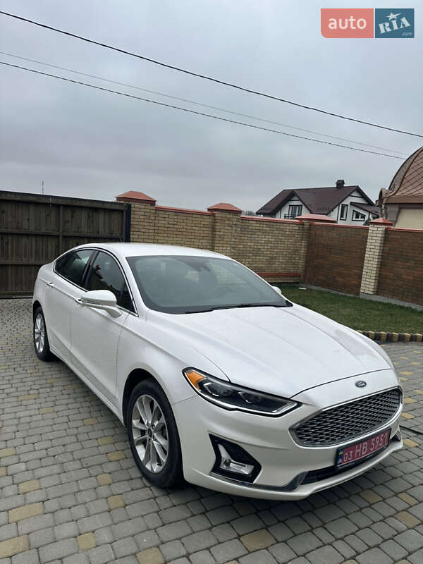 Седан Ford Fusion 2018 в Львове