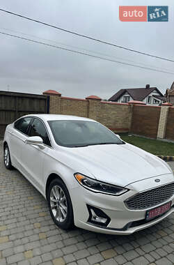 Седан Ford Fusion 2018 в 