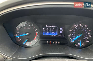 Седан Ford Fusion 2013 в 