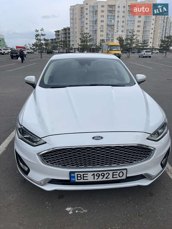 Седан Ford Fusion 2019 в 