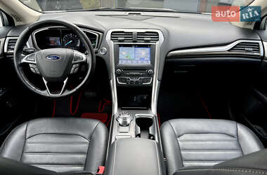 Седан Ford Fusion 2017 в 