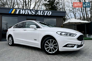Седан Ford Fusion 2017 в 
