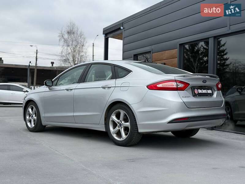 Седан Ford Fusion 2015 в Ровно