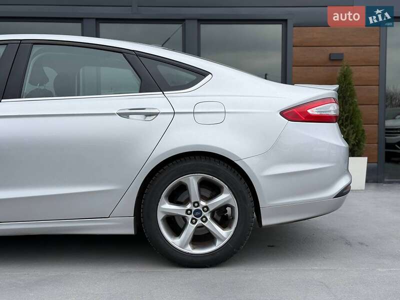 Седан Ford Fusion 2015 в Ровно
