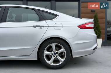 Седан Ford Fusion 2015 в 