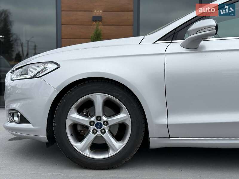 Седан Ford Fusion 2015 в Ровно
