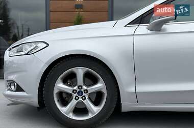 Седан Ford Fusion 2015 в 