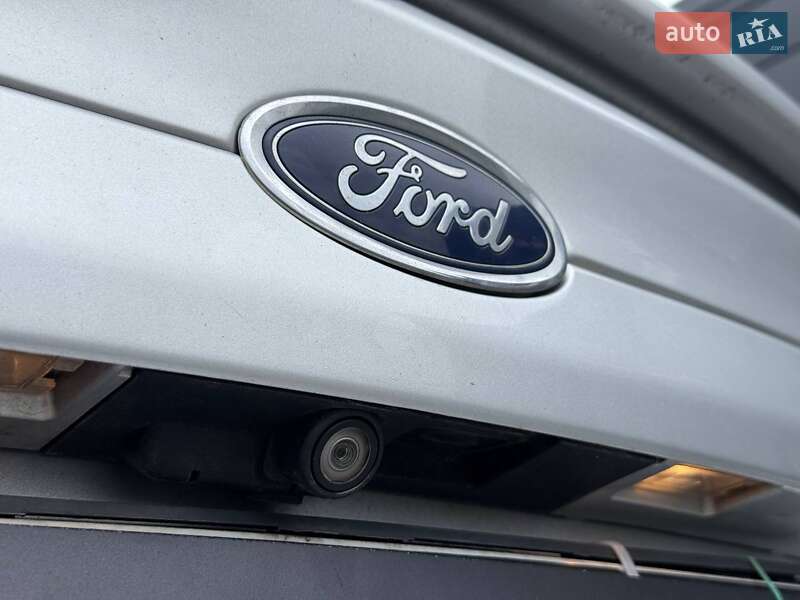 Седан Ford Fusion 2015 в Ровно