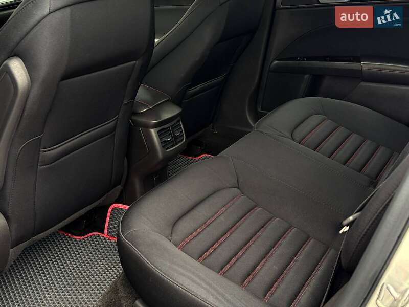 Седан Ford Fusion 2015 в Ровно
