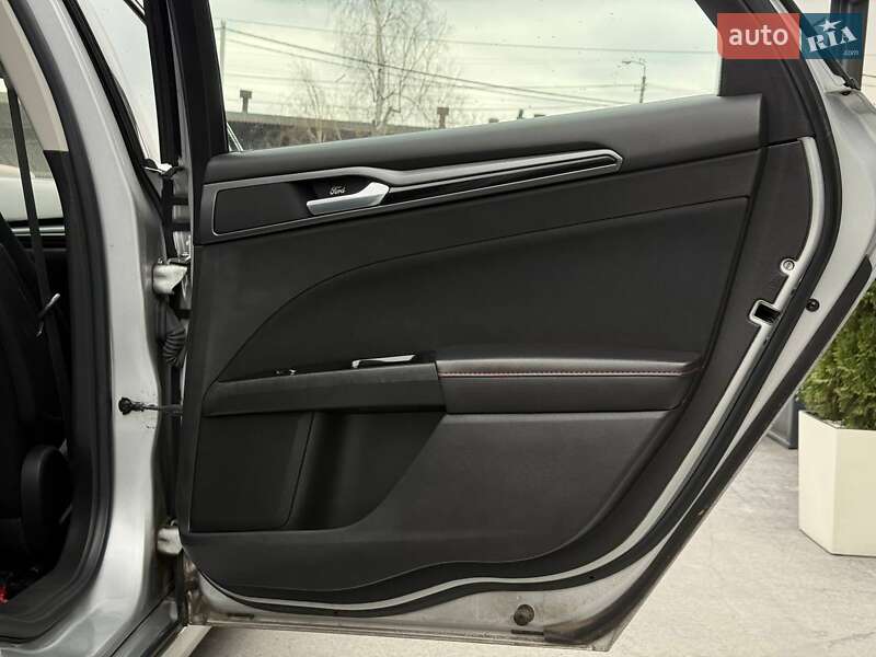 Седан Ford Fusion 2015 в Ровно