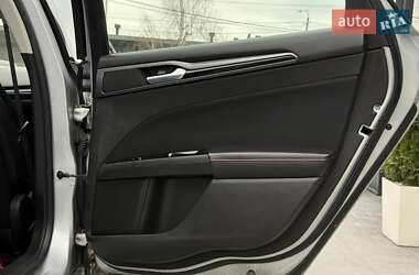 Седан Ford Fusion 2015 в 