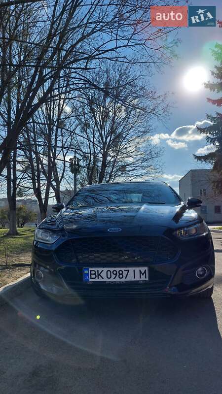 Седан Ford Fusion 2015 в Ровно