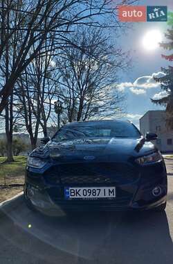 Седан Ford Fusion 2015 в 