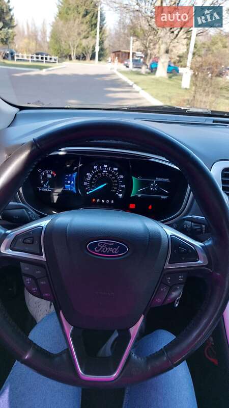 Седан Ford Fusion 2015 в Ровно