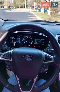Седан Ford Fusion 2015 в 