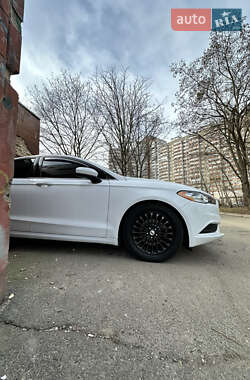 Седан Ford Fusion 2016 в 