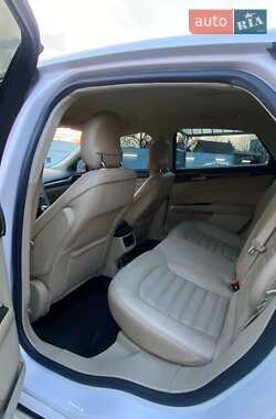 Седан Ford Fusion 2014 в 