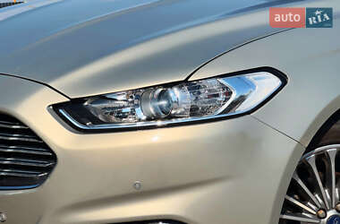Седан Ford Fusion 2016 в 