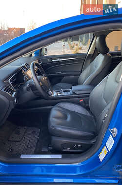 Седан Ford Fusion 2019 в 