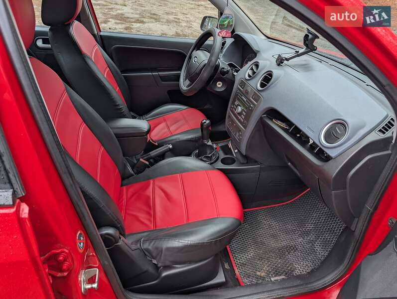 Хэтчбек Ford Fusion 2008 в Киеве