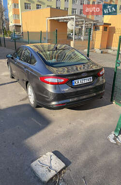 Седан Ford Fusion 2015 в 
