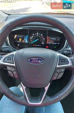 Седан Ford Fusion 2015 в 
