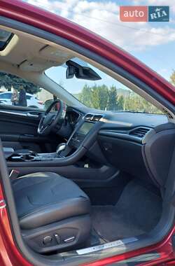 Седан Ford Fusion 2015 в 