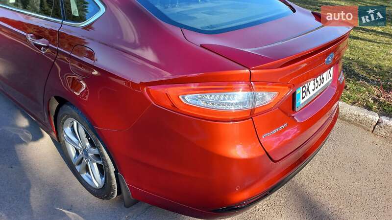 Седан Ford Fusion 2015 в Ровно