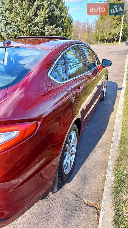 Седан Ford Fusion 2015 в Ровно