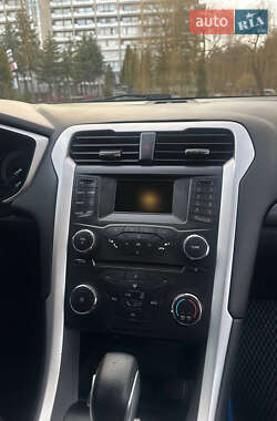 Седан Ford Fusion 2015 в 