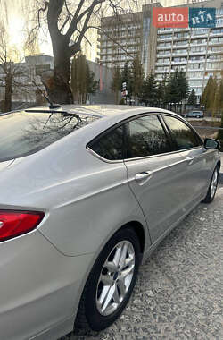 Седан Ford Fusion 2015 в 