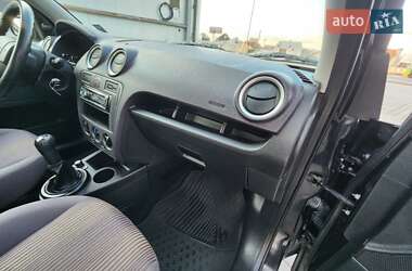 Хэтчбек Ford Fusion 2008 в 