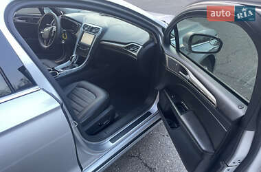 Седан Ford Fusion 2013 в 