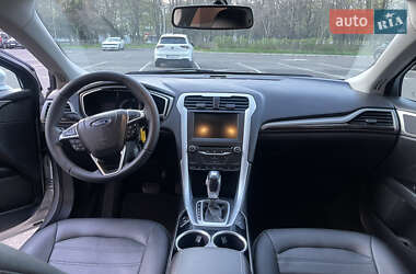 Седан Ford Fusion 2013 в 