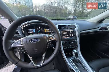 Седан Ford Fusion 2013 в 