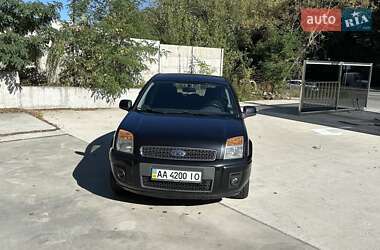 Хэтчбек Ford Fusion 2010 в 
