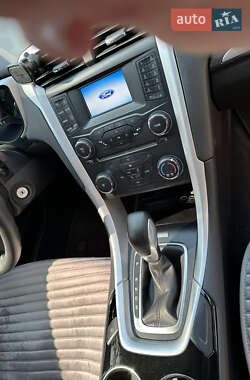 Седан Ford Fusion 2014 в 