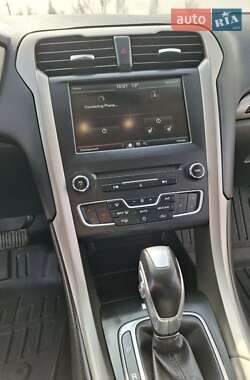 Седан Ford Fusion 2015 в 
