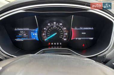 Седан Ford Fusion 2016 в 