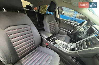 Седан Ford Fusion 2016 в 