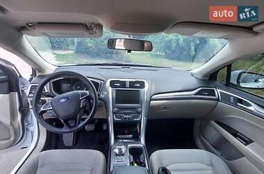 Седан Ford Fusion 2017 в 